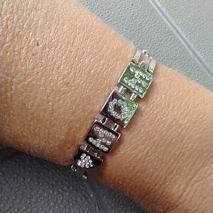 Women's mother's day mom heart bracelet.